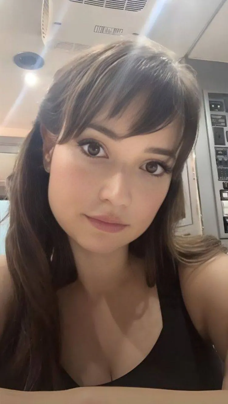 Milana Vayntrub 
