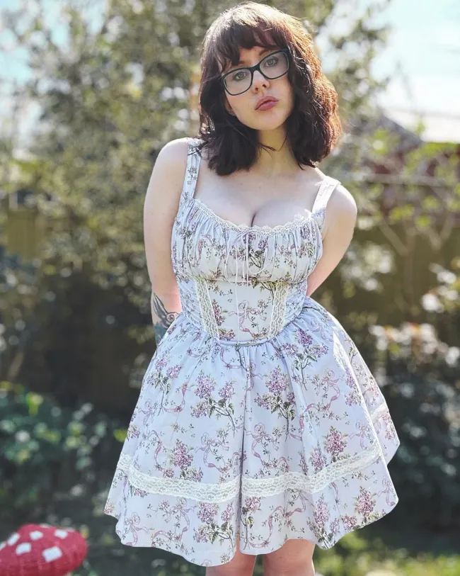 Discovering Alice Cottonsox A Quirky Dive Into Her OnlyFans World MEBERE Discovering Alice Cottonsox A Quirky Dive Into Her OnlyFans World MEBERE