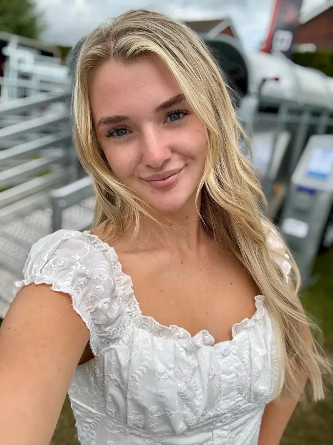 abi coombes onlyfans