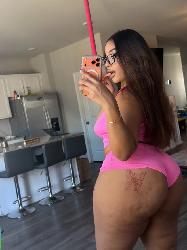 officiallyseni onlyfans